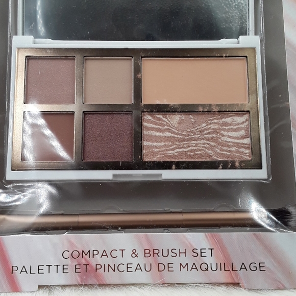 Body Collection England Compact & Brush Set. - Picture 4 of 7